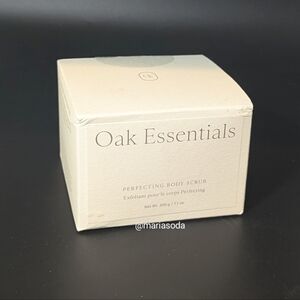 BNIB Oak Essentials Perfecting Body Scrub